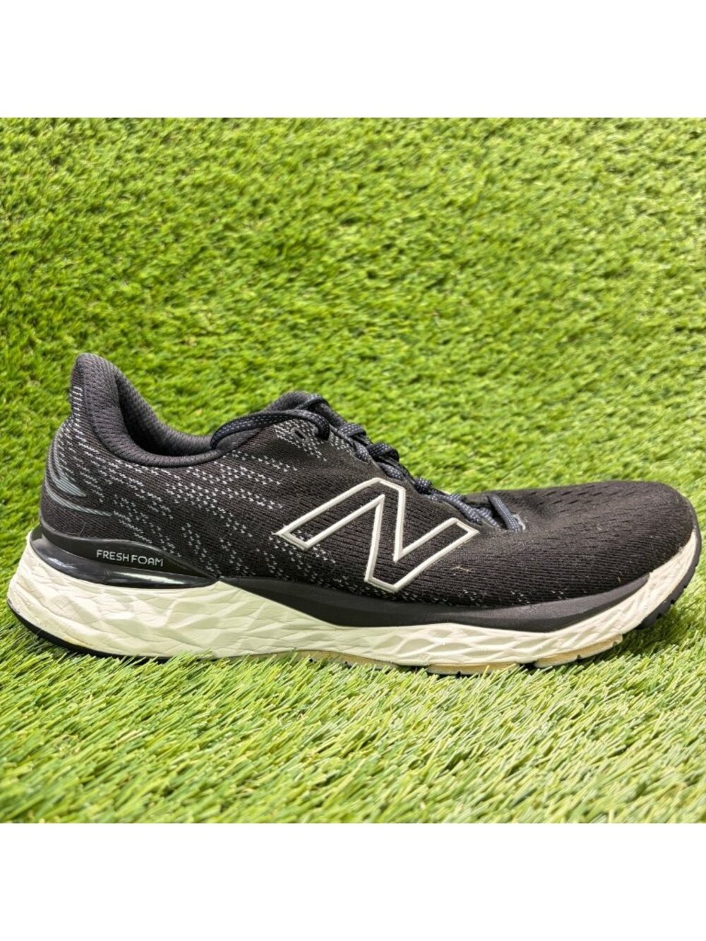 New Balance Fresh Foam 880v11 Mens Size 11 Black Athletic Running Shoes Sneakers